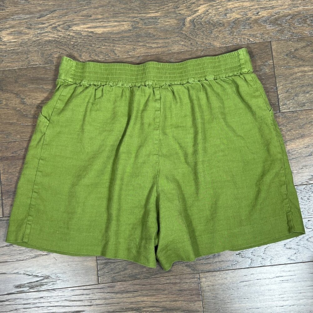 CABI Traipse Linen Blend High Rise Shorts Avocado Sz 10 #6398 EUC - Picture 3 of 5